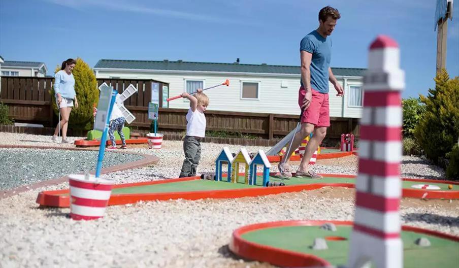 Blue Dolphin Holiday Park Gristhorpe Екстериор снимка