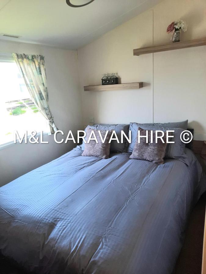 Blue Dolphin Holiday Park Gristhorpe Екстериор снимка
