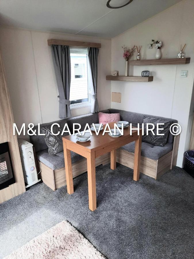 Blue Dolphin Holiday Park Gristhorpe Екстериор снимка