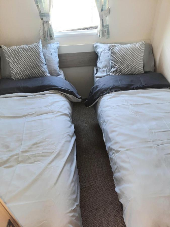 Blue Dolphin Holiday Park Gristhorpe Екстериор снимка