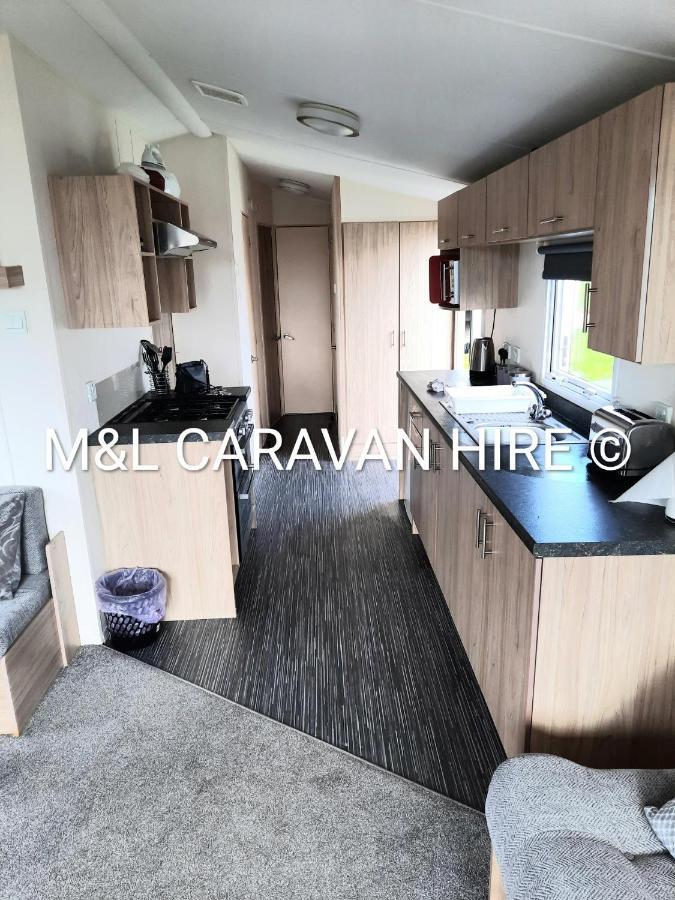 Blue Dolphin Holiday Park Gristhorpe Екстериор снимка